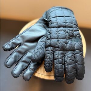 The North Face Women's Quilted Black Gloves, Size M